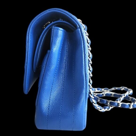 Chanel Chevron Classic Flap Medium - Picture 9 of 11